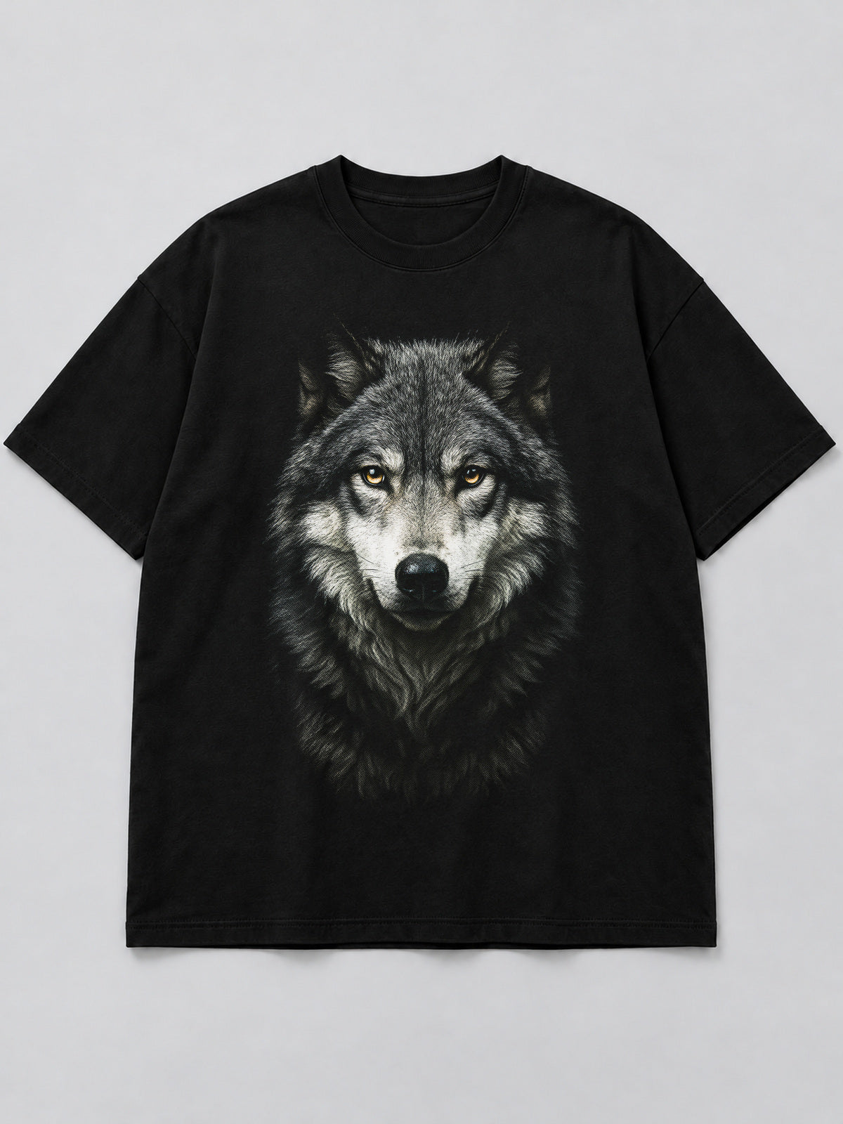 Polera Majestic Wolf Portrait negra de corte amplio