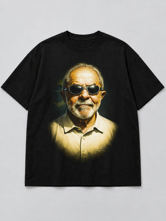 Polera Retrato Urbano Lula negra de corte amplio