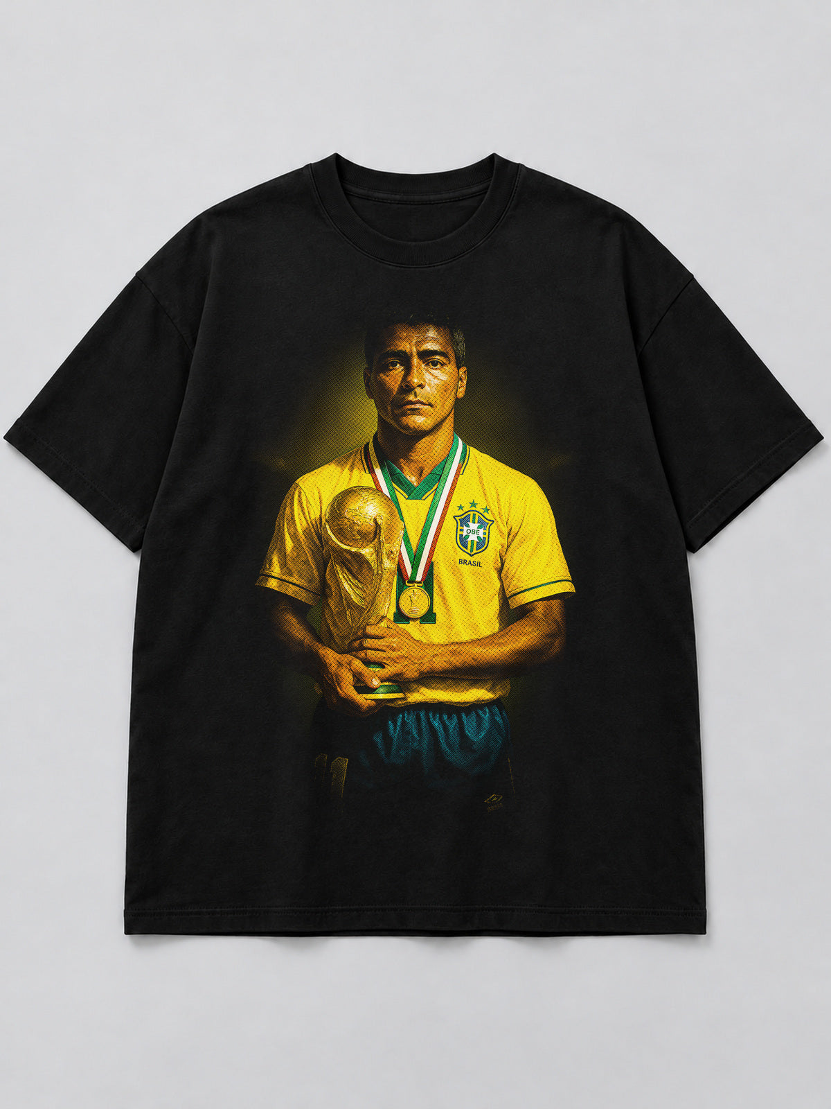 Polera Legendary Brazilian Footballer negra de corte amplio