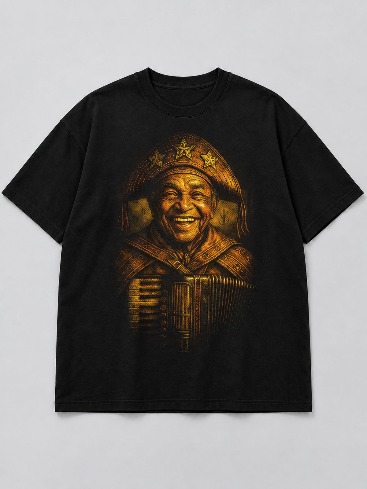 Polera Luiz Gonzaga's Joyful Portrait negra de corte amplio