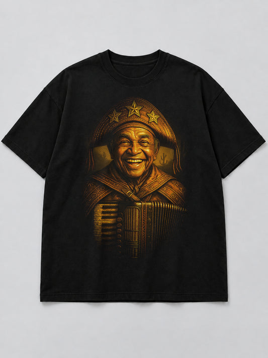 Polera Luiz Gonzaga's Joyful Portrait negra de corte amplio