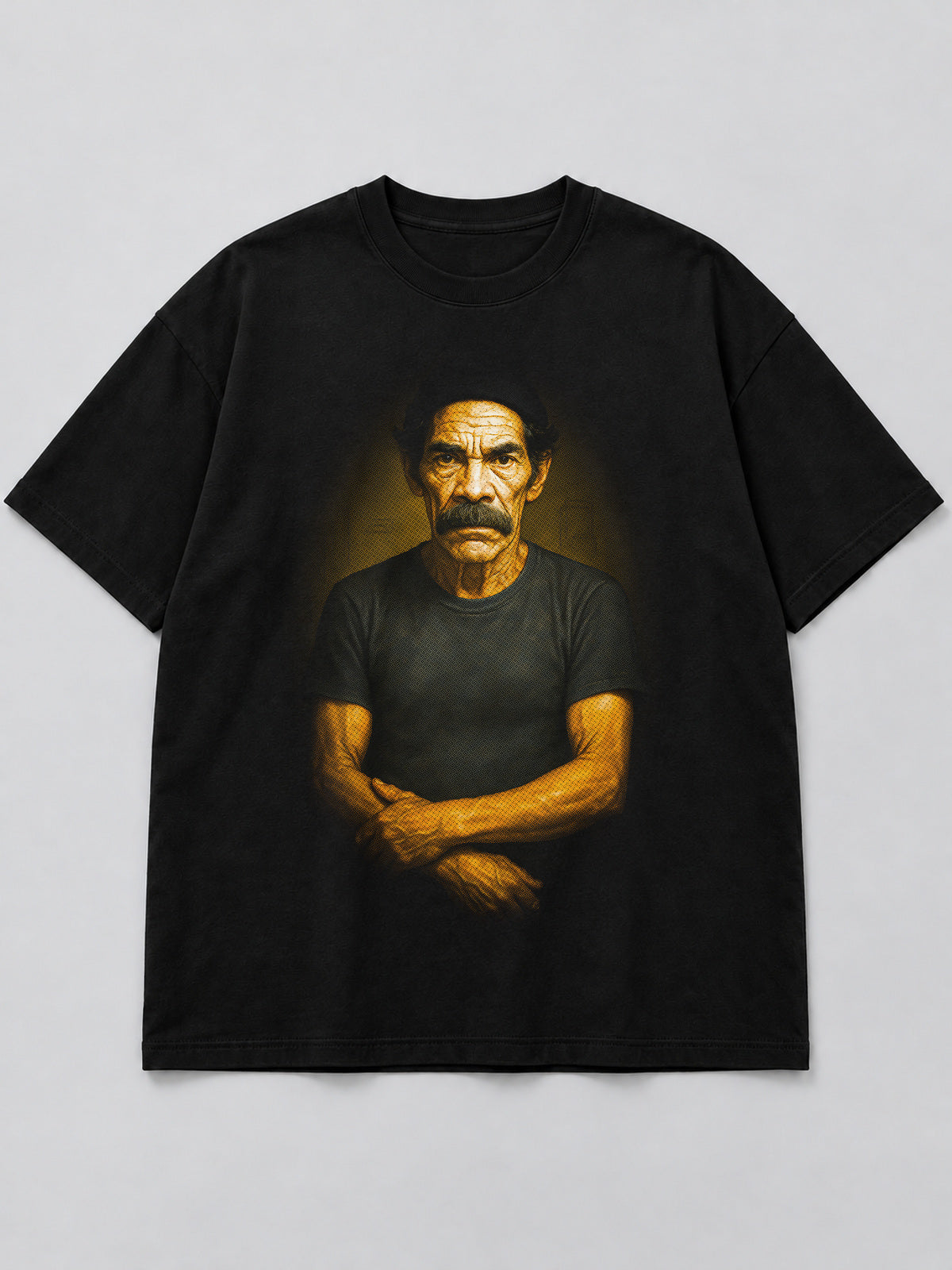 Polera Don Ramón Portrait negra de corte amplio