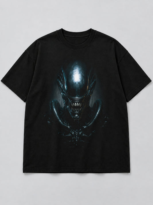Polera Alien Creature Portrait negra de corte amplio