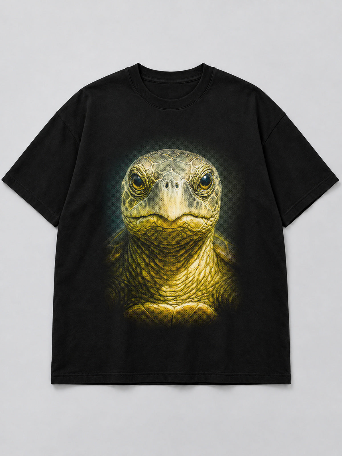 Polera Majestic Sea Turtle negra de corte amplio